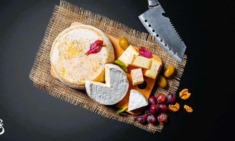 Creating the Perfect Cheese Board: A Guide to Pairings and Presentations